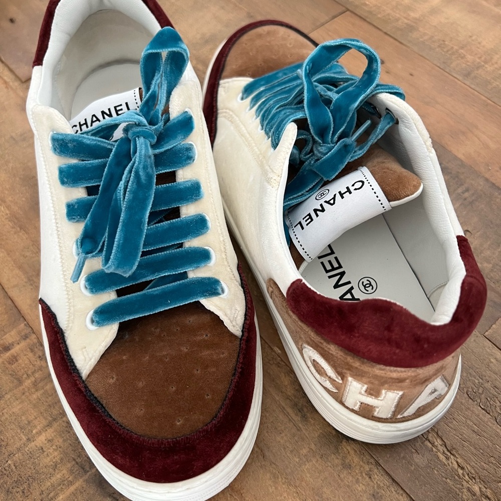 CHANEL sneakers 39
